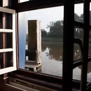 Hotel Boat De Barge, Brugge